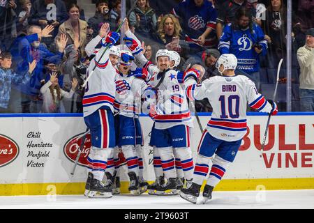 Rochester, New York, USA. November 2023. Rochester American Spieler feiern ein Tor in Überstunden gegen die Laval Rocket. Die Rochester Americans veranstalteten die Laval Rocket in einem Spiel der American Hockey League in der Blue Cross Arena in Rochester, New York. (Jonathan Tenca/CSM). Quelle: csm/Alamy Live News Stockfoto