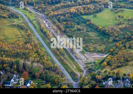 Luftbild, Hattinger Straße Bundesstraße B227, Leither Bach Baustelle mit Kanalbauarbeiten für Abwasserkanal, Naturschutzgebiet Mechtenberg umgeben von herbstlichen Laubbäumen, Rotthausen, Gelsenkirchen, Ruhrgebiet, Nordrhein-Westfalen, Deutschland ACHTUNGxMINDESTHONORARx60xEURO *** Luftansicht, Hattinger Straße B227, Leither Bach Baustelle mit Kanalbau, Naturpark Mechtenberg umgeben von herbstlichen Laubbäumen, Rotthausen, Gelsenkirchen, Ruhrgebiet, Nordrhein-Westfalen, Deutschland ACHTUNGxMINDESTHONORARx60xEURO Stockfoto