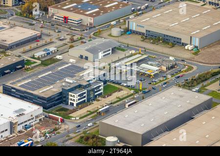 Luftbild, Industriepark Schalker Verein, Gewerbegebiet Europastraße, Firmengebäude NAVAHOO GmbH und Westfalen Tankstelle, umgeben von herbstlichen Laubbäumen, Altstadt, Gelsenkirchen, Ruhrgebiet, Nordrhein-Westfalen, Deutschland ACHTUNGxMINDESTHONORARx60xEURO *** Luftansicht, Industriepark Schalker Verein, Gewerbegebiet Europastraße, Firmengebäude NAVAHOO GmbH und Westfalen Tankstelle, umgeben von herbstlichen Laubbäumen, Altstadt, Gelsenkirchen, Ruhrgebiet, Nordrhein-Westfalen, Deutschland ACHTUNGxMINDESTHONORARx60xEURO Credit: Imago/Alamy Live News Stockfoto