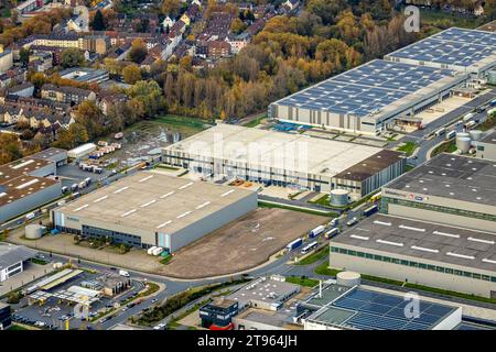 Luftbild, Industriepark Schalker Verein, Gewerbegebiet Europastraße, ProReServ Firmengebäude, Imperial Logistics Gebäude, Dokas Handelsgesellschaft mbH mit Solardach, umgeben von herbstlichen Laubbäumen, Altstadt, Gelsenkirchen, Ruhrgebiet, Nordrhein-Westfalen, Deutschland ACHTUNGxMINDESTHONORARx60xEURO *** Luftansicht, Gewerbepark Schalker Verein, Gewerbegebiet Europastraße, Firmengebäude ProReServ, Kaiserliches Logistikgebäude, Dokas Handelsgesellschaft mbH mit Sonnendach, umgeben von herbstlichen Laubbäumen, Altstadt, Gelsenkirchen, Ruhrgebiet, Nordrhein-Westfalen, Deutschland Stockfoto