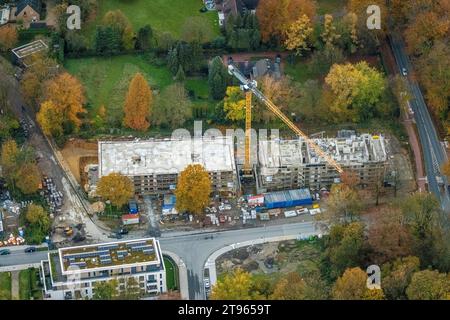 Luftbild, am Büerschen Waldbogen Baustelle mit Baukran und Neubau Mehrfamilen-Wohnhäuser Ecke Westerholter Straße und im Waldquartier, umgeben von herbstlichen Laubbäumen, Resse, Gelsenkirchen, Ruhrgebiet, Nordrhein-Westfalen, Deutschland ACHTUNGxMINDESTHONORARx60xEURO *** Luftsicht, am Büerschen Waldbogen Baustelle mit Baukran und neuen Mehrfamilienwohnhäusern an der Ecke Westerholter Straße und im Waldquartier, umgeben von herbstlichen Laubbäumen, Resse, Gelsenkirchen, Ruhrgebiet, Nordrhein-Westfalen, Deutschland ATTENTIONxMINDESTHONORARx60xEURO Stockfoto