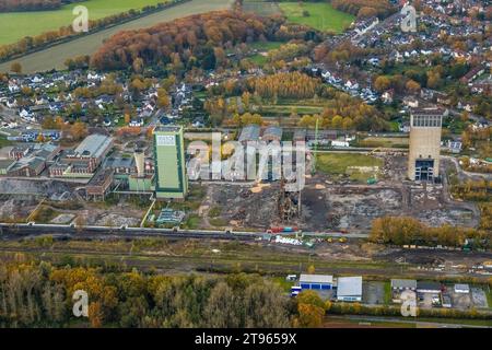 Luftbild, ehemaliges DSK Bergwerk Lippe Westerholt, Egonstraße, an der Stadtgrenze zu Gelsenkirchen, umgeben von herbstlichen Laubbäumen, Hassel, Gelsenkirchen, Ruhrgebiet, Nordrhein-Westfalen, Deutschland ACHTUNGxMINDESTHONORARx60xEURO *** Luftaufnahme, ehemaliges DSK-Bergwerk Lippe Westerholt, Egonstraße, an der Stadtgrenze zu Gelsenkirchen, umgeben von herbstlichen Laubbäumen, Hassel, Gelsenkirchen, Ruhrgebiet, Nordrhein-Westfalen, Deutschland ACHTUNGxMINDESTHONORARx60xEURO Credit: Imago/Alamy Live News Stockfoto