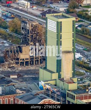 Luftbild, ehemaliges DSK Bergwerk Lippe Westerholt, Abrissarbeiten, Egonstraße, an der Stadtgrenze zu Gelsenkirchen, umgeben von herbstlichen Laubbäumen, Hassel, Gelsenkirchen, Ruhrgebiet, Nordrhein-Westfalen, Deutschland ACHTUNGxMINDESTHONORARx60xEURO *** Luftaufnahme, ehemaliges DSK-Bergwerk Lippe Westerholt, Abbrucharbeiten, Egonstraße, an der Stadtgrenze zu Gelsenkirchen, umgeben von herbstlichen Laubbäumen, Hassel, Gelsenkirchen, Ruhrgebiet, Nordrhein-Westfalen, Deutschland ATTENTIONxMINDESTHONORARx60xEURO Credit: Imago/Alamy Live News Stockfoto