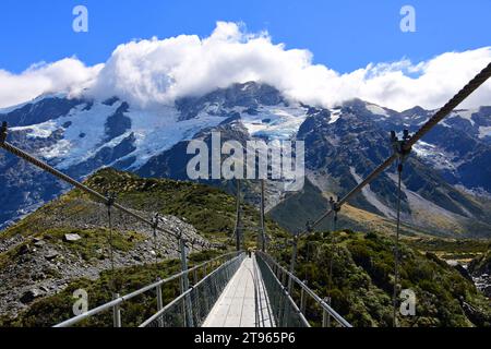 Hooker River an einem sonnigen Tag im Sommer entlang des Hooker Valley Track in der Nähe des Mount Cook Village auf der Südinsel neuseelands Stockfoto