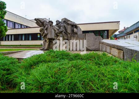 Trojan, Bulgarien - 16. September 2023: Blick auf den zentralen Platz in der Stadt Trojan, Bulgarien Stockfoto