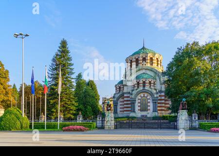 Pleven, Bulgarien - 16. September 2023: Blick auf die Kapelle des Heiligen Georg des Eroberers Mausoleum in Pleven, Bulgarien Stockfoto