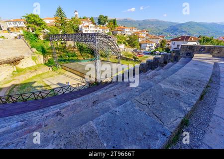 Ohrid, Nordmakedonien - 03. Oktober 2023: Blick auf das antike römische Theater in der Altstadt von Ohrid, Nordmakedonien Stockfoto