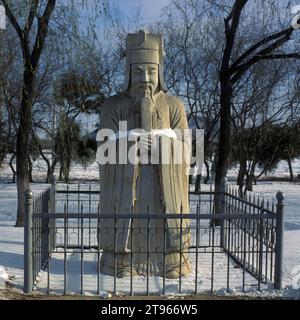 China, Peking: Umgebung: Statue, Ming-Gräber (Ming Shisan Ling), Allee der Steinstatuen (Sui Xiang Sheng Dao), im Schnee Stockfoto