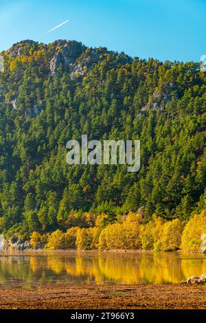 Blick auf den Kovada See in Egirdir Isparta im Herbst Stockfoto