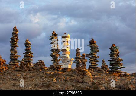 Steinmanderl, Steinskulpturen, Steinerne Manderln an den Gerlitzen, Kraftplatz, Gerlitzener Alpe, Nockberge, Gurktaler Alpen, Kärnten, Österreich Stockfoto