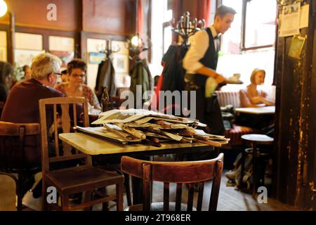 Traditionelles Wiener Kaffeehaus, gastronomisches Etablissement, Kaffeehauskultur Wien, Österreich Stockfoto