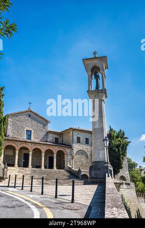 Denkmal für den Heiligen Franziskus vor der Kirche San Quirino, Stadt San Marino, San Marino Stockfoto