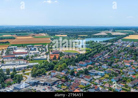 Aus der Vogelperspektive auf die kleine Stadt Pocking im niederbayerischen Kurdreieck Stockfoto