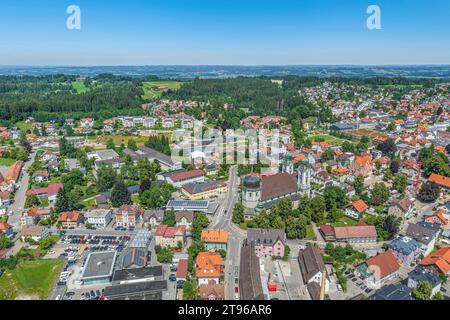 Blick auf den Luftkurort Lindenberg an der Deutschen Alpenstraße im Allgäu Stockfoto