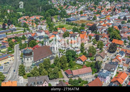 Blick auf den Luftkurort Lindenberg an der Deutschen Alpenstraße im Allgäu Stockfoto