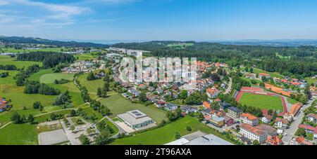 Blick auf den Luftkurort Lindenberg an der Deutschen Alpenstraße im Allgäu Stockfoto