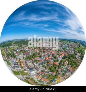 Blick auf den Luftkurort Lindenberg an der Deutschen Alpenstraße im Allgäu Stockfoto