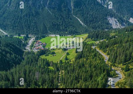 Beeindruckender Blick auf die Region um Pfafflar in den tiroler alpen beim Hahntennjoch Stockfoto