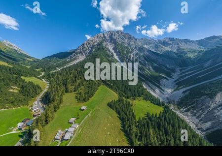 Beeindruckender Blick auf die Region um Pfafflar in den tiroler alpen beim Hahntennjoch Stockfoto