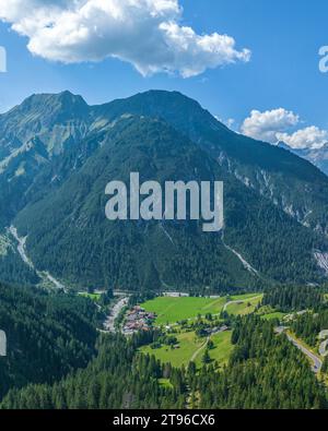 Beeindruckender Blick auf die Region um Pfafflar in den tiroler alpen beim Hahntennjoch Stockfoto