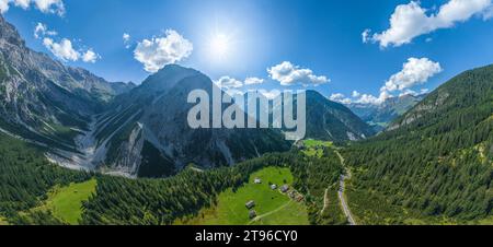 Beeindruckender Blick auf die Region um Pfafflar in den tiroler alpen beim Hahntennjoch Stockfoto