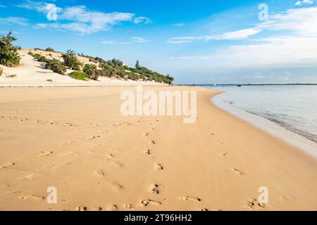 Malerischer Blick auf Shela Beach bei Sonnenaufgang in Lamu Isand, Kenia Stockfoto