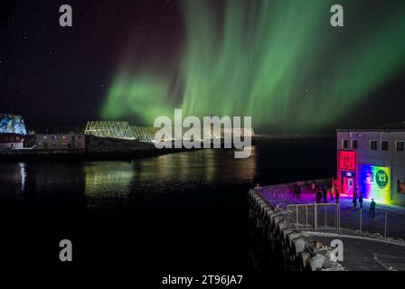 Der Eingang zur Magic Ice Bar mit den Polarlichtern in Svolvaer, Lofoten Islands, Norwegen. Stockfoto