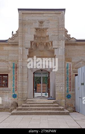 Edirne, Türkei - 17. Oktober 2023: Eintritt in das Museum für türkische und islamische Kunst hinter der Selimiye-Moschee. Stockfoto