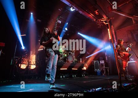 Kroatien, Zagreb, 221123. Fabrik der Kultur. Konzert der amerikanischen Hard-Rock-Band Halestorm. Foto: Nera Simic/CROPIX Copyright: XxNeraxSimicx halestorm tvornica12-221123 Credit: Imago/Alamy Live News Stockfoto