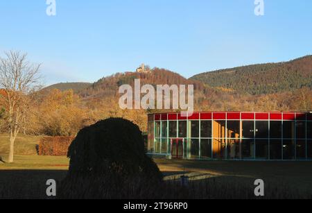 Bad Blankenburg 18.11.2023, Bad Blankenburg, Blick von der Landessportschule auf Burg Greifenstein *** Bad Blankenburg 18 11 2023, Bad Blankenburg, Blick von der Landessportschule zum Schloss Greifenstein Stockfoto