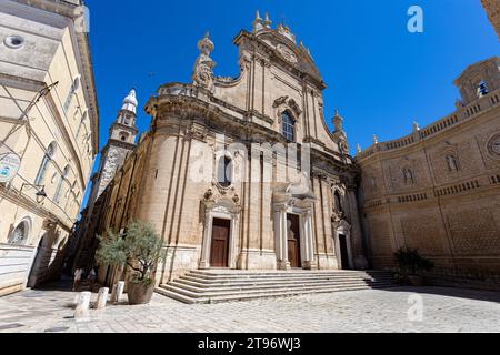 MONOPOLI, ITALIEN, 11. JULI 2022 - Monopoli's Kathedrale, bekannt als die heiligste Basilika der Madia in Monopoli, Provinz Bari, Apulien, Italien Stockfoto