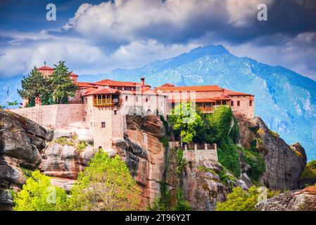 Meteora, Griechenland. Kloster Varlaam und berühmte Sandsteinformationen und griechisches Weltkulturerbe. Stockfoto