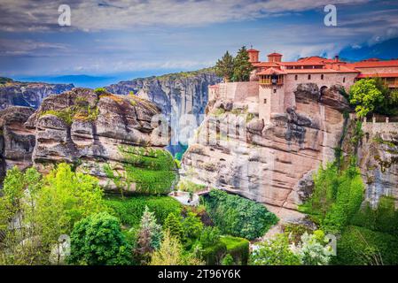 Kalambaka, Griechenland. Sandstein erstaunliche Felsformationen von Meteora und Varlaam Kloster, Weltkulturerbe Griechenlands. Stockfoto