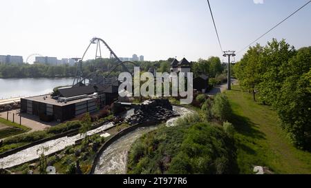 Kattowitz, Polen - 20. Mai 2023: Vergnügungspark Legendia Slaskie, Aussicht von oben. Stockfoto