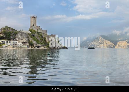 Schloss Malcesine am Ufer des Gardasees in Italien Stockfoto