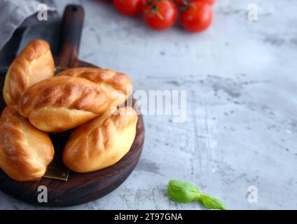 Mini Pies hausgemachte Snacks auf dem Tisch Stockfoto