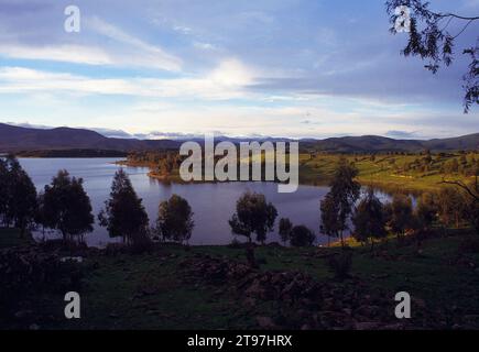 Querformat. Gabriel y Galan Reservoir, Provinz Caceres, Extremadura, Spanien. Stockfoto