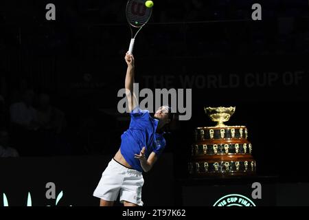 Malaga, Spanien. November 2023. Lorenzo Sonego im Kampf gegen die Niederlande während des Finals Davis Cup 2023 Spiel Italien gegen die Niederlande im Palacio Martin Carpena, Spanien in Malaga am 23. November 2023 Credit: Independent Photo Agency/Alamy Live News Stockfoto