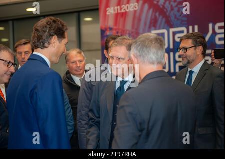 Turin (Italien) 11/23/2023 Paolo Cantarella, ehemaliger CEO von Fiat zu Zeiten von Gianni Agnelli, im Gespräch mit John Elkann Stockfoto