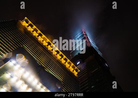 Taiwans höchstes Wolkenkratzer und ehemaliges höchstes Gebäude der Welt in Taipei, Taiwan nächtliche Stadtlandschaft Stockfoto