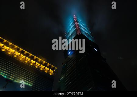 Taiwans höchstes Wolkenkratzer und ehemaliges höchstes Gebäude der Welt in Taipei, Taiwan nächtliche Stadtlandschaft Stockfoto