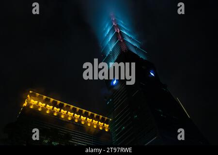 Taiwans höchstes Wolkenkratzer und ehemaliges höchstes Gebäude der Welt in Taipei, Taiwan nächtliche Stadtlandschaft Stockfoto