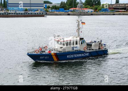 Deutschland , Rostock , 24.06.2015 , das Bundespolizeiboot BP 61 im Rostocker Hafen unterwegs Stockfoto