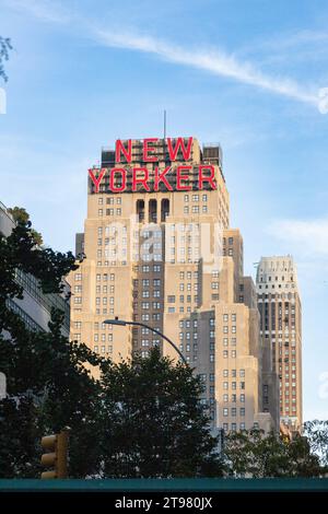 Das New Yorker Hotel Schild, Eighth Avenue, Manhattan, New York City, Vereinigte Staaten von Amerika. Stockfoto