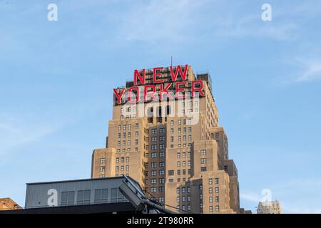 Das New Yorker Hotel Schild, Eighth Avenue, Manhattan, New York City, Vereinigte Staaten von Amerika. Stockfoto