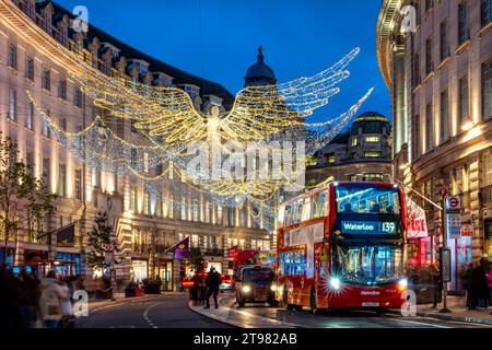 Das Weihnachtslicht in der Regent Street, London, Großbritannien Stockfoto