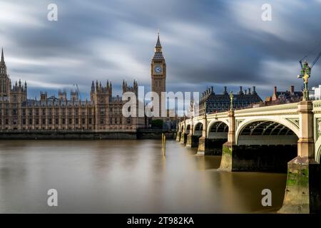 Westminster Bridge, die Themse und die Houses of Parliament, London, Großbritannien Stockfoto