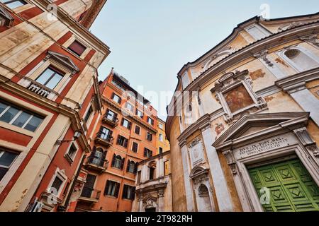 Rom, Italien - 4. November 2023: Fassade der Kirche San Bernardo alle Terme Stockfoto