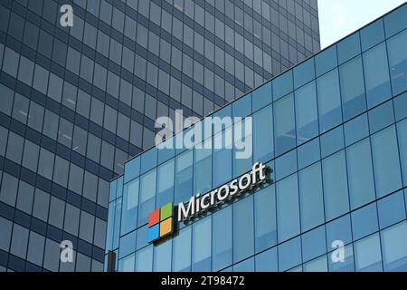 Vancouver, BC, Kanada – 16. August 2023: Das Microsoft-Logo auf dem Microsoft Campus Vancouver. Stockfoto