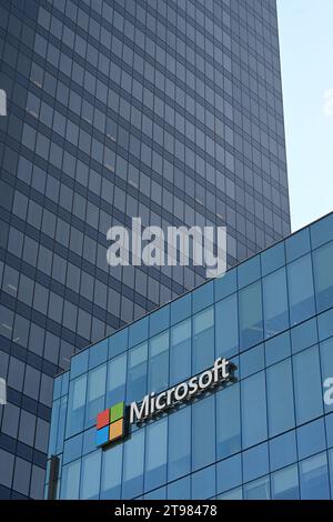 Vancouver, BC, Kanada – 16. August 2023: Das Microsoft-Logo auf dem Microsoft Campus Vancouver. Stockfoto